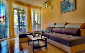 Central Plaza Apartment